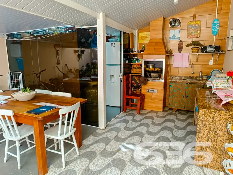 IMÓVEL COM SUÍTE + 2 QUARTOS PERTO DA PRAIA DA SAL