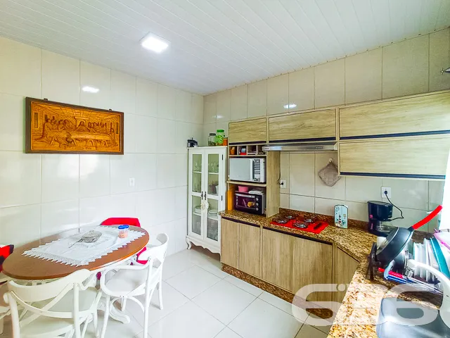 IMÓVEL COM SUÍTE + 2 QUARTOS PERTO DA PRAIA DA SAL