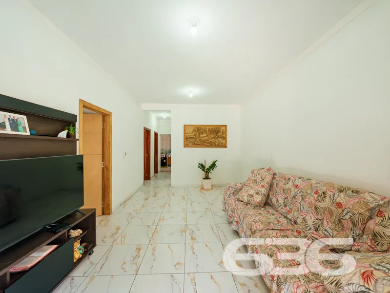 Imagine morar em uma casa térrea, ensolarada e bem