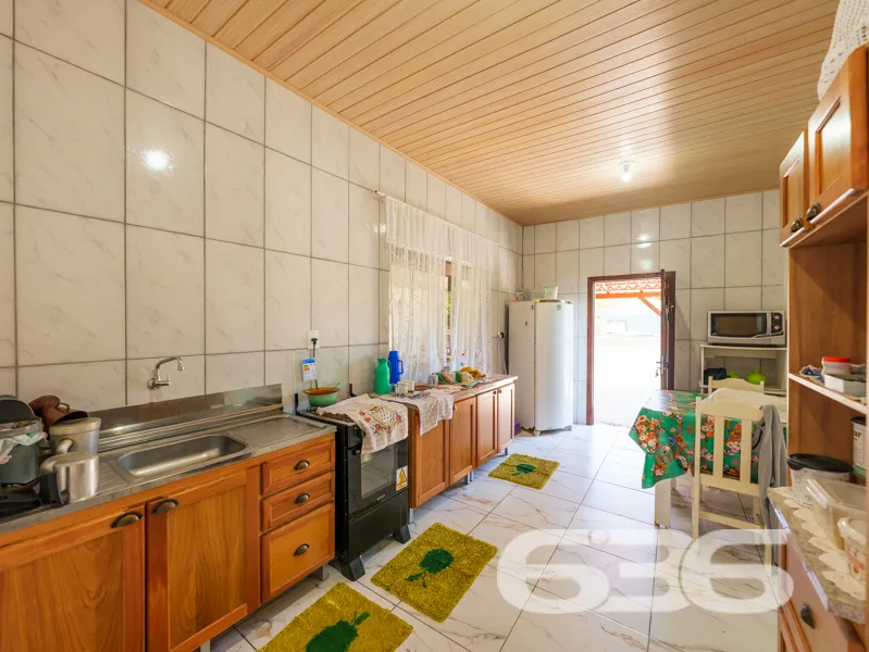 Imagine morar em uma casa térrea, ensolarada e bem