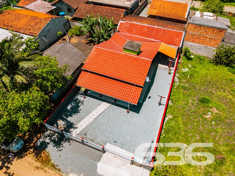 Imagine morar em uma casa térrea, ensolarada e bem