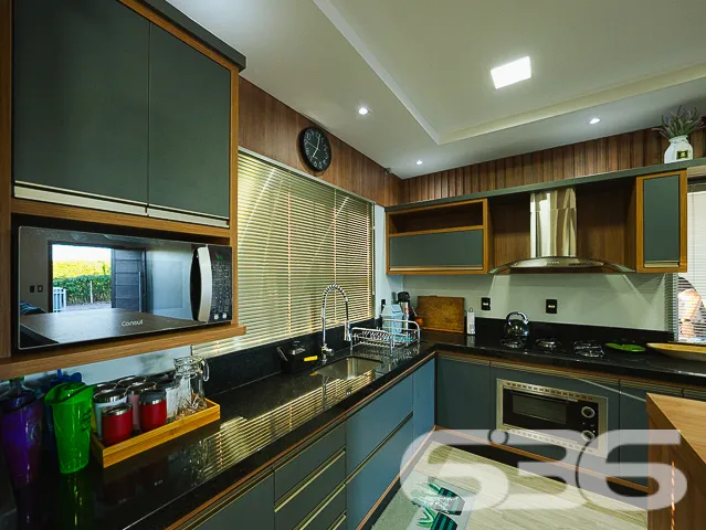 Encante-se com esta residência completa, sofistica