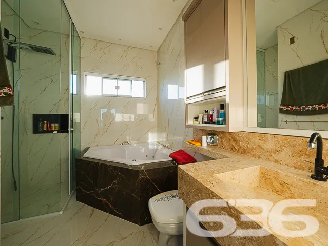 Encante-se com esta residência completa, sofistica