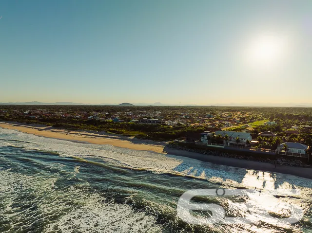 Encante-se com esta residência completa, sofistica