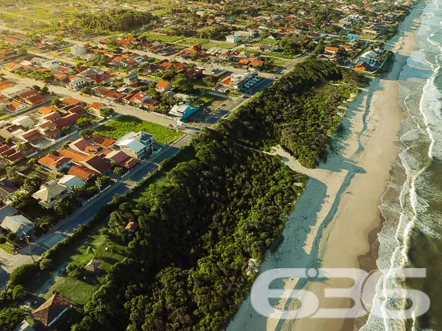 Encante-se com esta residência completa, sofistica