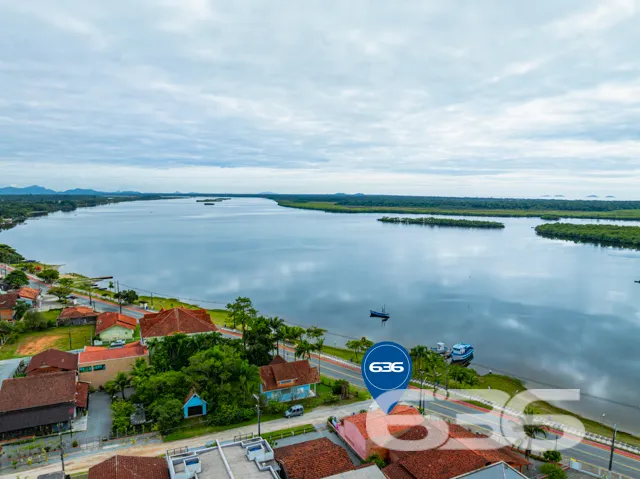 Oportunidade Única! Encantadora Residência Térrea