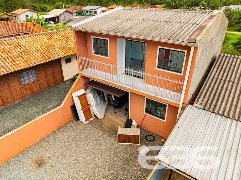 Perfeito Para Você: Charmoso Sobrado Geminado em S