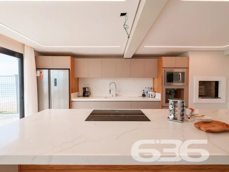 SOBRADO FRENTE AO MAR EM BALNEÁRIO BARRA DO SUL!

