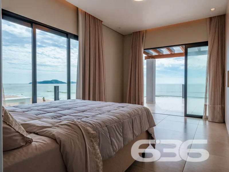 SOBRADO FRENTE AO MAR EM BALNEÁRIO BARRA DO SUL!

