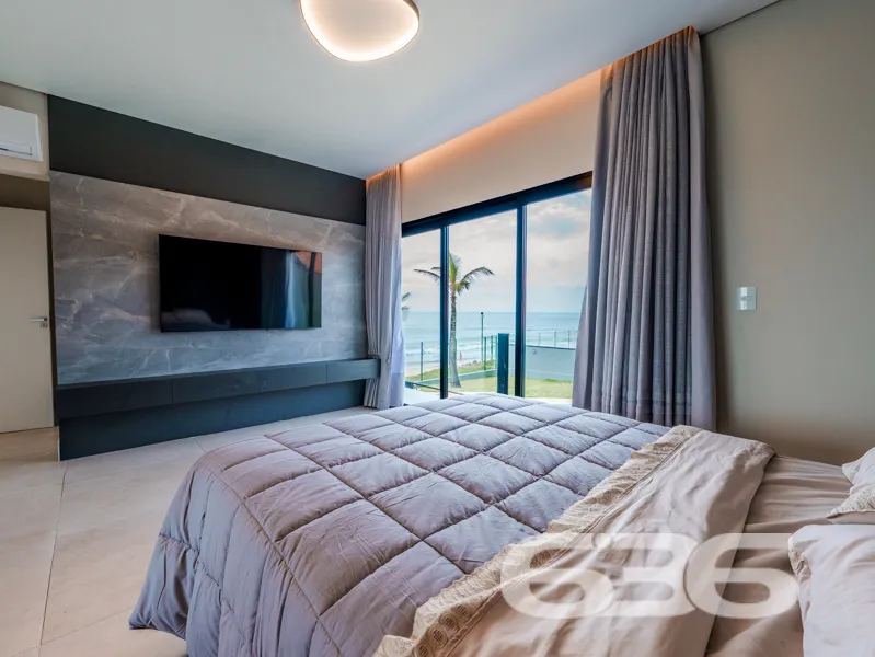 SOBRADO FRENTE AO MAR EM BALNEÁRIO BARRA DO SUL!

