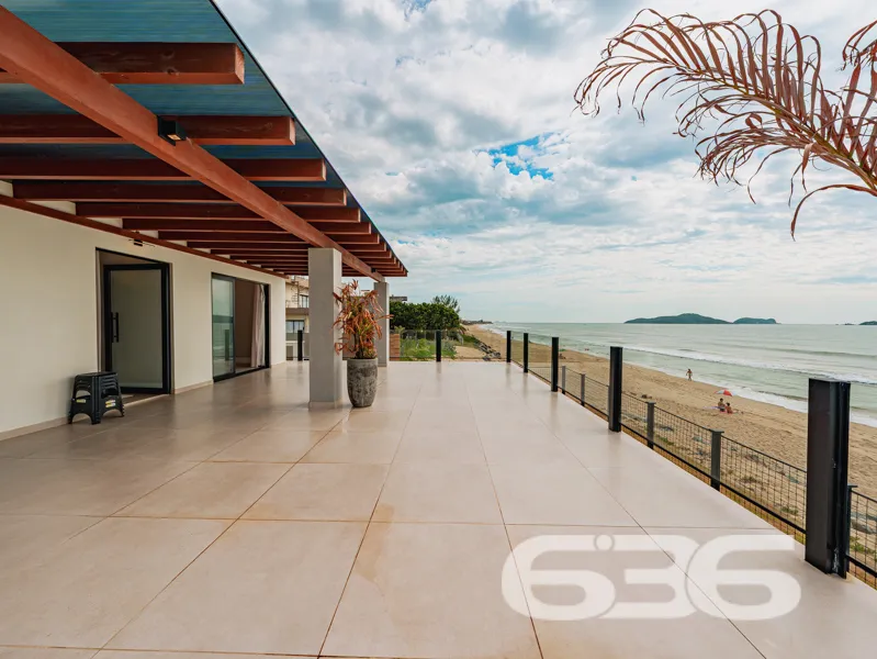 SOBRADO FRENTE AO MAR EM BALNEÁRIO BARRA DO SUL!

