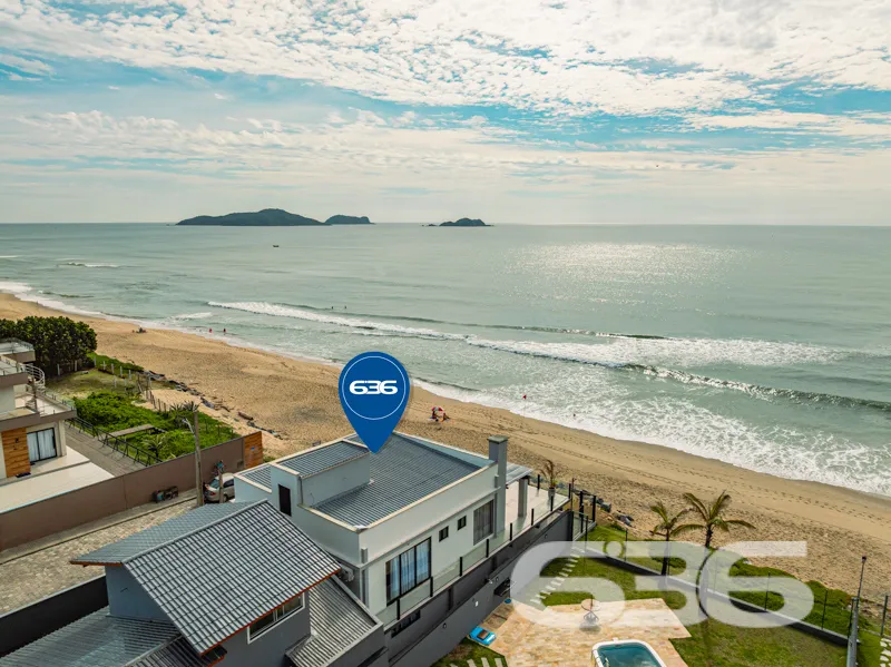 SOBRADO FRENTE AO MAR EM BALNEÁRIO BARRA DO SUL!

