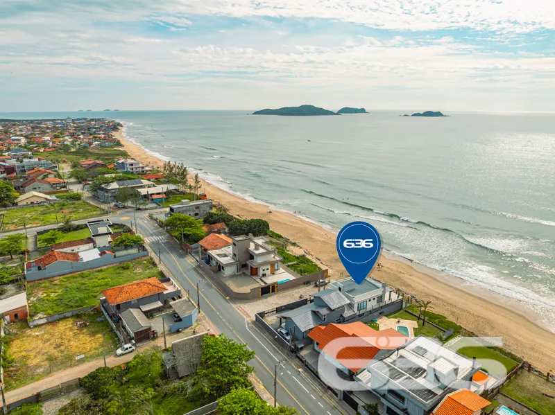 SOBRADO FRENTE AO MAR EM BALNEÁRIO BARRA DO SUL!

