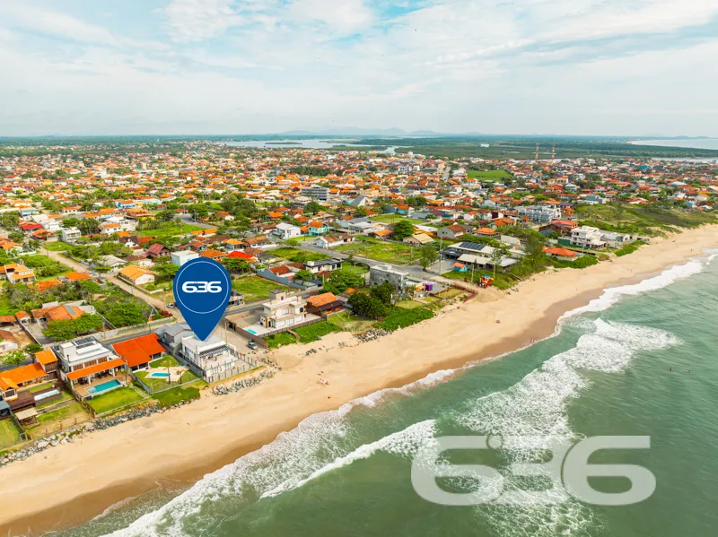 SOBRADO FRENTE AO MAR EM BALNEÁRIO BARRA DO SUL!


