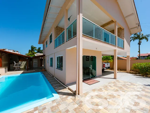 AMPLO SOBRADO À VENDA COM 2 SUÍTES + 4 DORMITÓRIOS