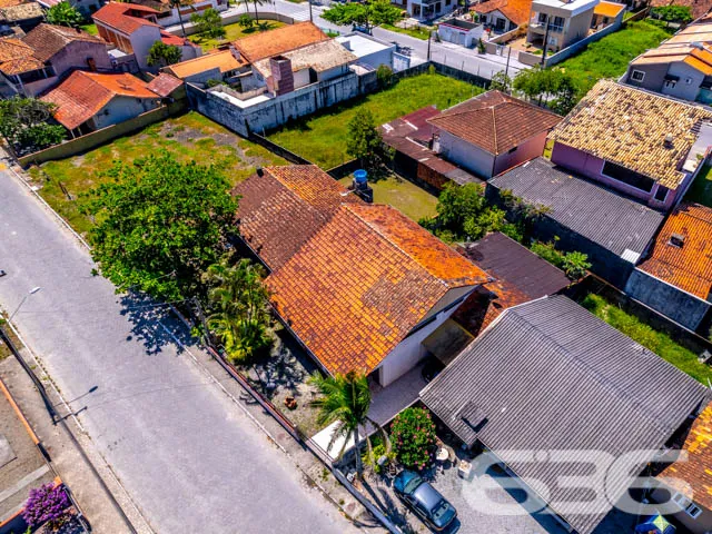CASA COM 7 QUARTOS EM BALNEÁRIO BARRA DO SUL, SANT