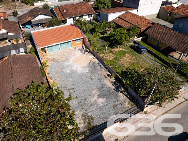 EXCELENTE IMÓVEL A 50 METROS DA LAGOA NO BAIRRO CO