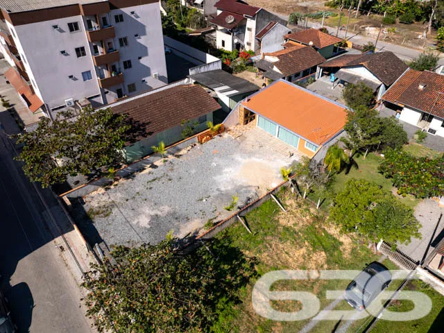 EXCELENTE IMÓVEL A 50 METROS DA LAGOA NO BAIRRO CO