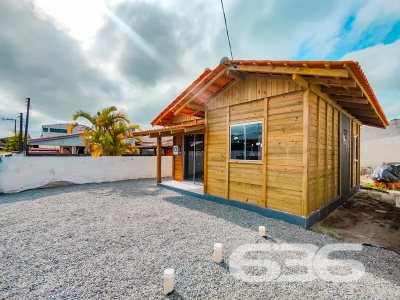 Sua casa de praia novinha, murada e pronta para ap