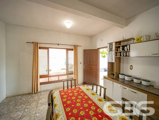 CASA EM ALVENARIA COM 5 QUARTOS, NO BAIRRO GUANABA