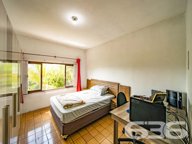 CASA EM ALVENARIA COM 5 QUARTOS, NO BAIRRO GUANABA