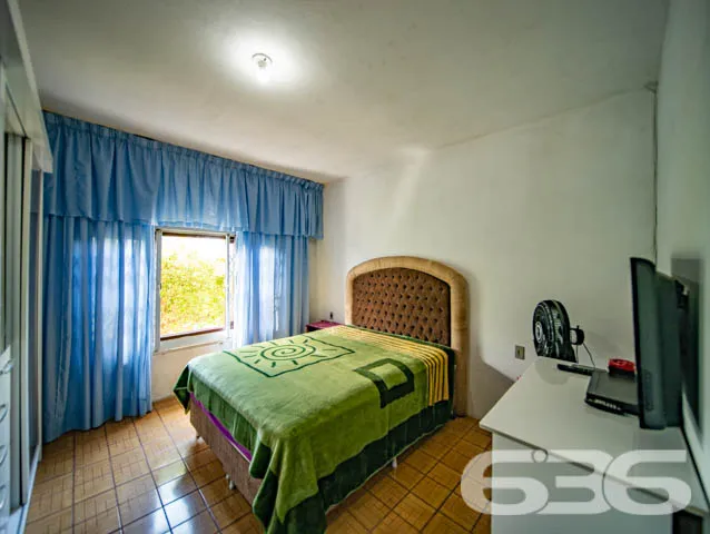 CASA EM ALVENARIA COM 5 QUARTOS, NO BAIRRO GUANABA