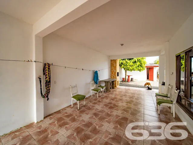 CASA EM ALVENARIA COM 5 QUARTOS, NO BAIRRO GUANABA