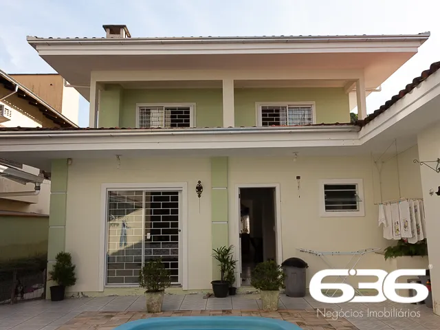 ESPLENDIDA RESIDÊNCIA NO BAIRRO ANITA GARIBALDI, J