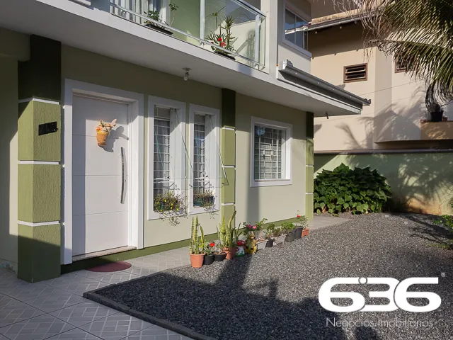 ESPLENDIDA RESIDÊNCIA NO BAIRRO ANITA GARIBALDI, J