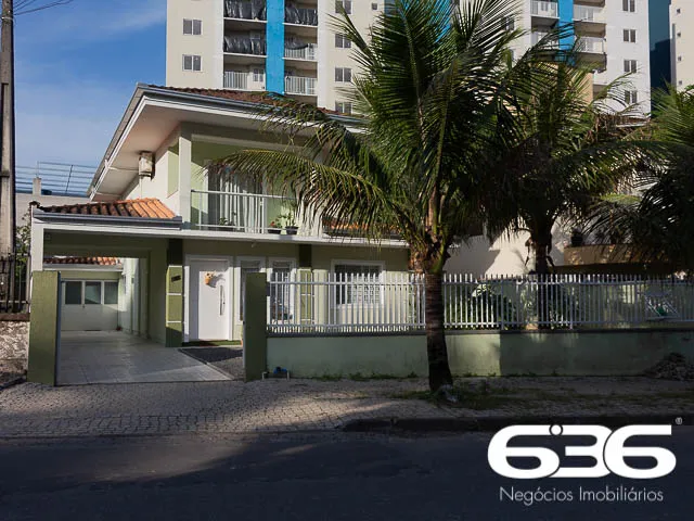 ESPLENDIDA RESIDÊNCIA NO BAIRRO ANITA GARIBALDI, J