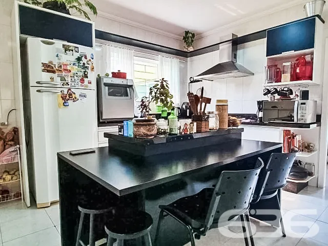 ESPLENDIDA RESIDÊNCIA NO BAIRRO ANITA GARIBALDI, J