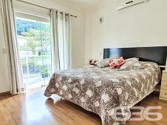 ESPLENDIDA RESIDÊNCIA NO BAIRRO ANITA GARIBALDI, J