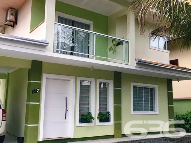 ESPLENDIDA RESIDÊNCIA NO BAIRRO ANITA GARIBALDI, J