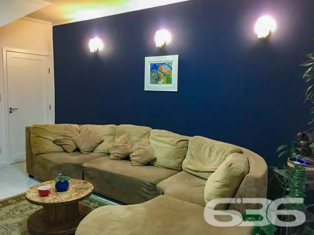 ESPLENDIDA RESIDÊNCIA NO BAIRRO ANITA GARIBALDI, J