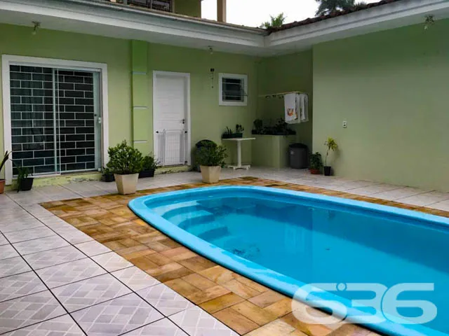 ESPLENDIDA RESIDÊNCIA NO BAIRRO ANITA GARIBALDI, J