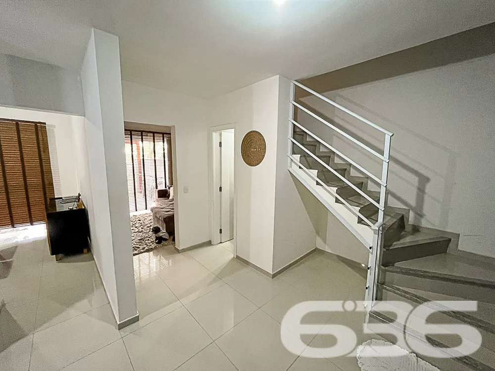 Apresentamos este lindo imóvel geminado térreo, lo