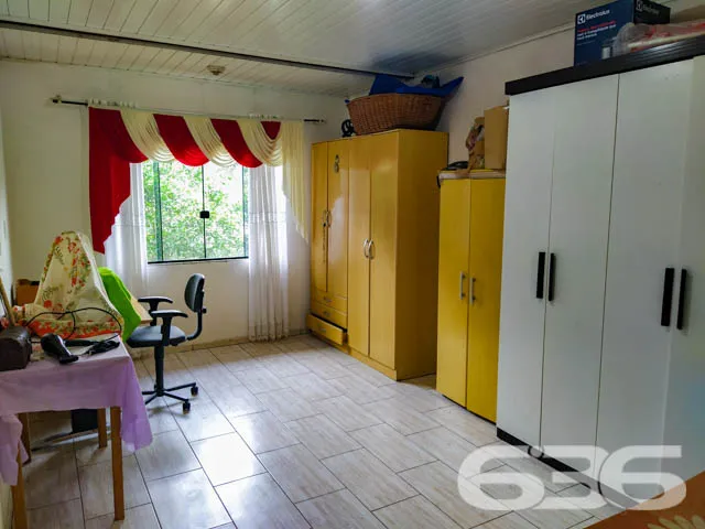 AMPLA RESIDÊNCIA COM 254m² DE ÁREA CONSTRUÍDA

Se 