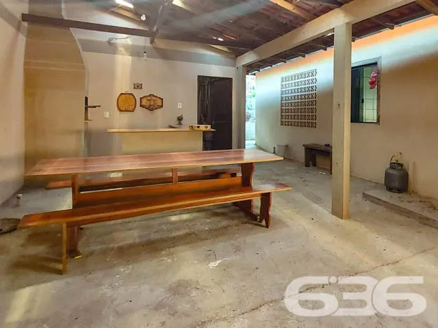 AMPLA RESIDÊNCIA COM 254m² DE ÁREA CONSTRUÍDA

Se 