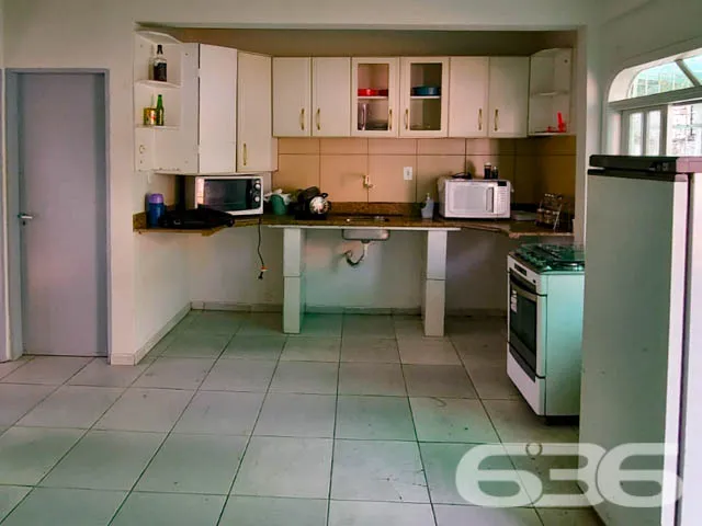 AMPLA RESIDÊNCIA COM 254m² DE ÁREA CONSTRUÍDA

Se 