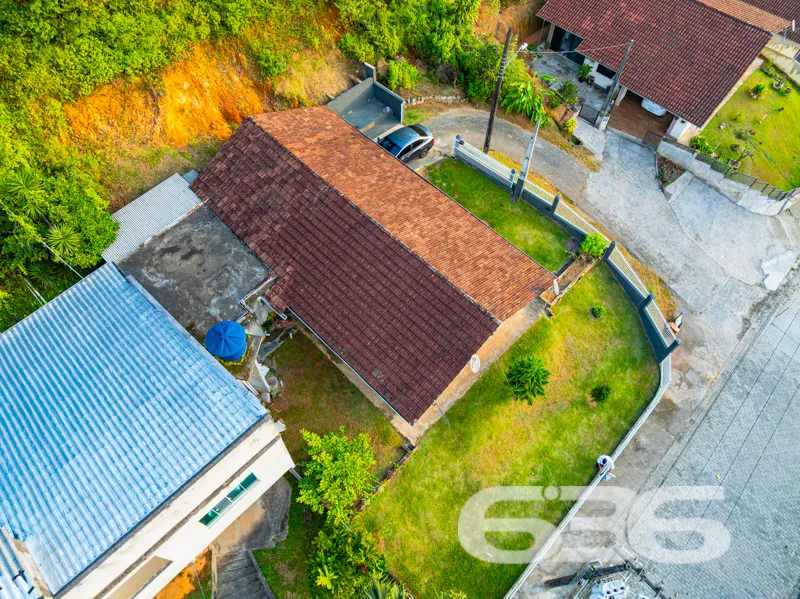 Oportunidade em Joinville! Casa térrea em terreno 