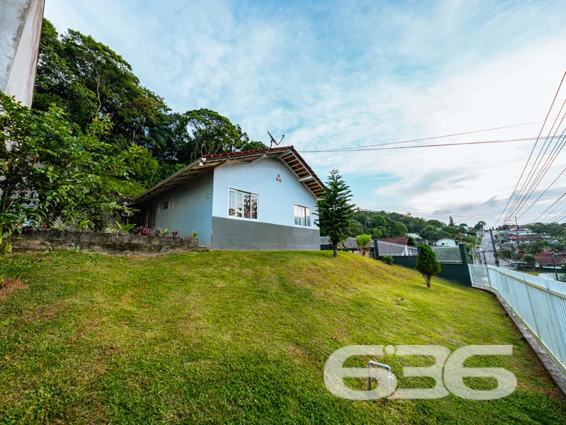 Oportunidade em Joinville! Casa térrea em terreno 