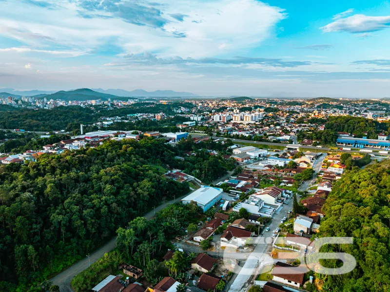 Oportunidade em Joinville! Casa térrea em terreno 