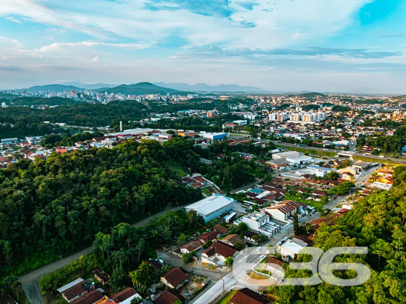 Oportunidade em Joinville! Casa térrea em terreno 