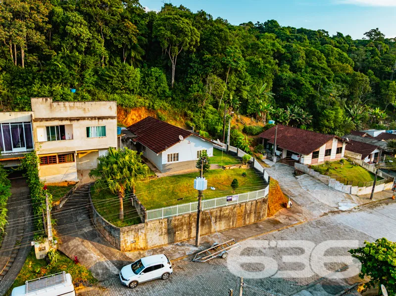 Oportunidade em Joinville! Casa térrea em terreno 