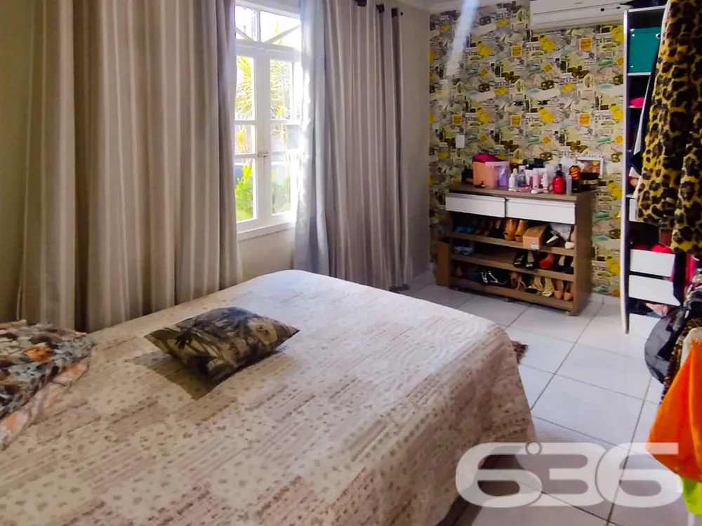 CASA COM SUÍTE + 2 DORMITÓRIOS NO BAIRRO IRIRIÚ 
E