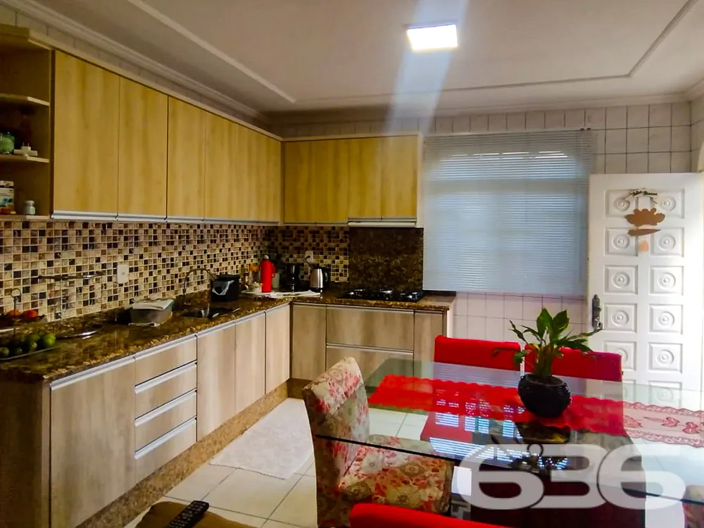 CASA COM SUÍTE + 2 DORMITÓRIOS NO BAIRRO IRIRIÚ 
E