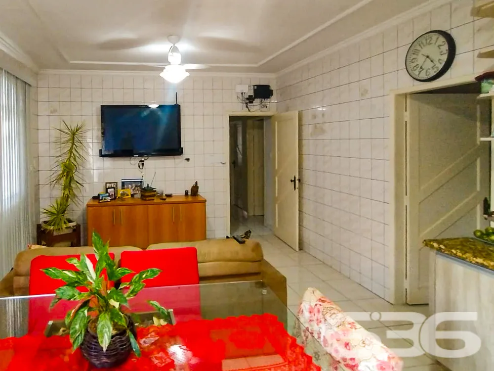 CASA COM SUÍTE + 2 DORMITÓRIOS NO BAIRRO IRIRIÚ 
E