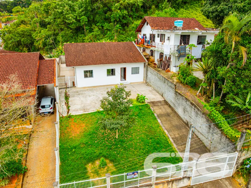 Oportunidade no Iririú: Casa térrea em terreno amp