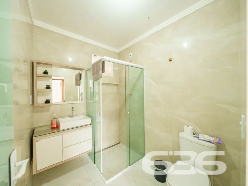 Oportunidade no Iririú: Casa térrea em terreno amp