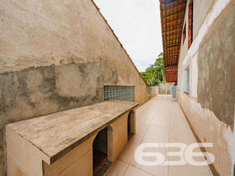 Oportunidade no Iririú: Casa térrea em terreno amp